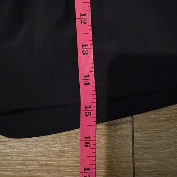 Vuori Villa Shorts High-Rise Relaxed Fit with 3” Inseam in Black - Picture 9 of 10